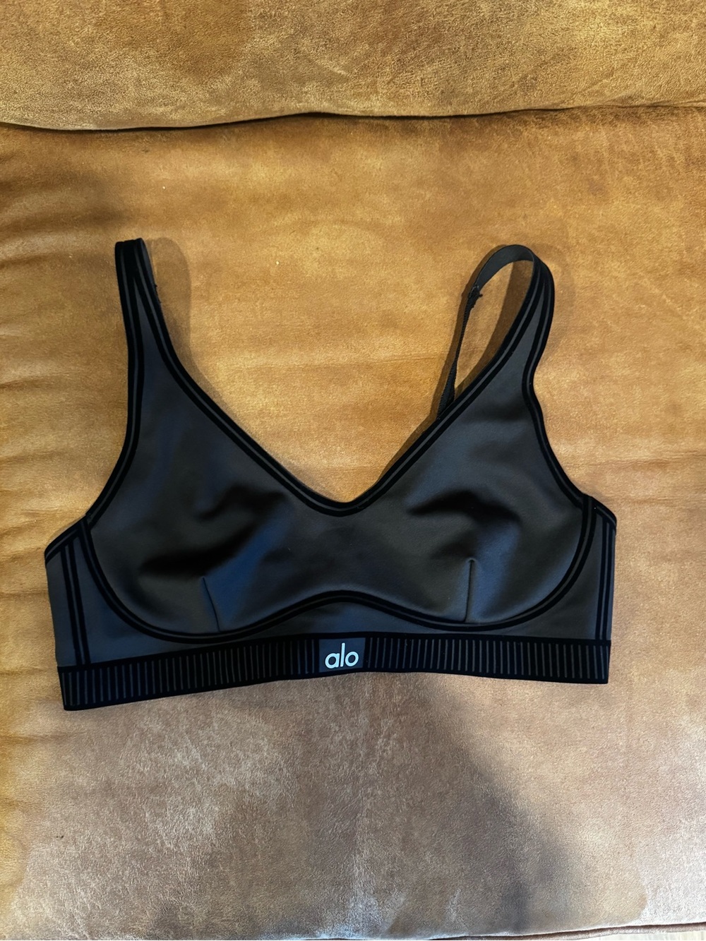 ALO Yoga Airlift Lift up sports bra